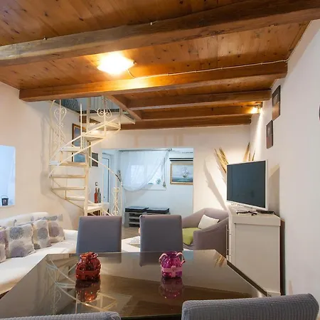 Adrianna's House * Skiathos Town
